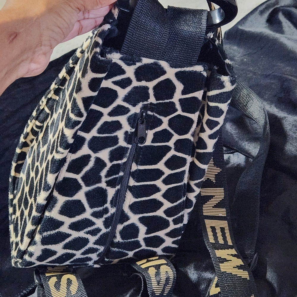 Unique Vintage Giraffe faux fur print structured fashion bookbag purse. - Picture 8 of 8